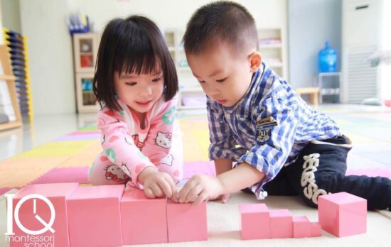 Hoạt động cá nhân Montessori: hoạt động với góc Giác quan